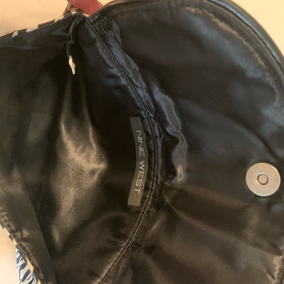 Nine west zebra hand purse - Picture 3 of 5